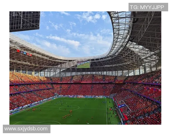 足球场边圆眼睛球星的独特魅力与竞技精神探析