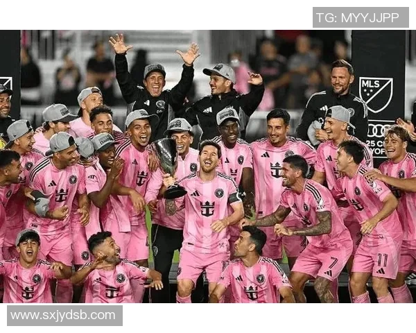 足球巨星含泪告别赛场见证辉煌瞬间与不舍情感交织