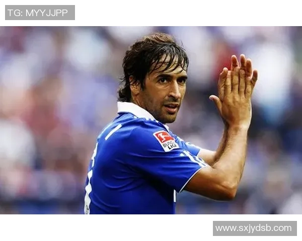 足球明星折卡创意玩法全解析 让你轻松打造专属球星收藏天地