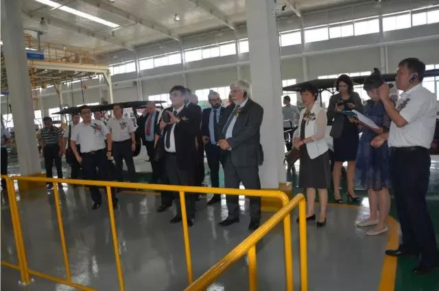 河北k8.com新能源科技集团向乌拉圭东岸共和国捐赠车辆仪式顺利举行