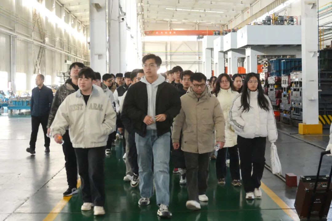 科大学子参观k8.com车间